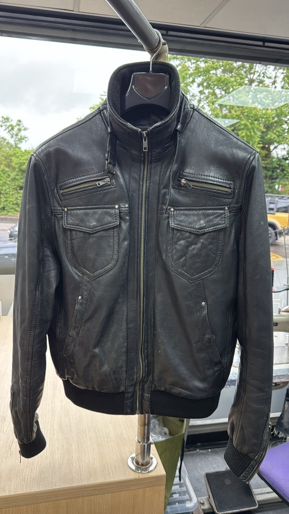 Vintage leather jacket: zip replaced